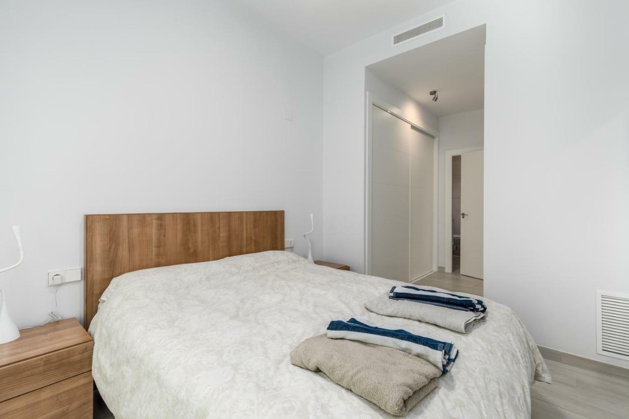 Luxury Beach Front Apartment With Pool Valencia Exterior photo