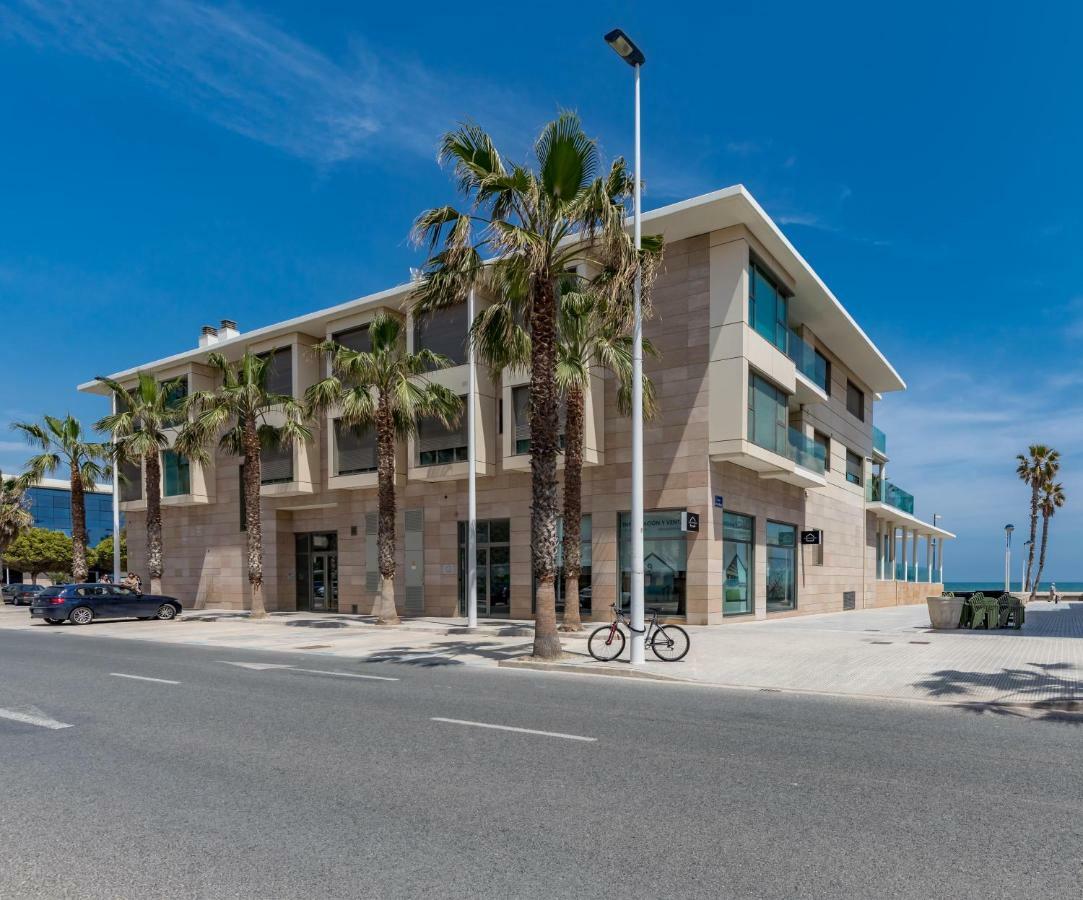 Luxury Beach Front Apartment With Pool Valencia Exterior photo